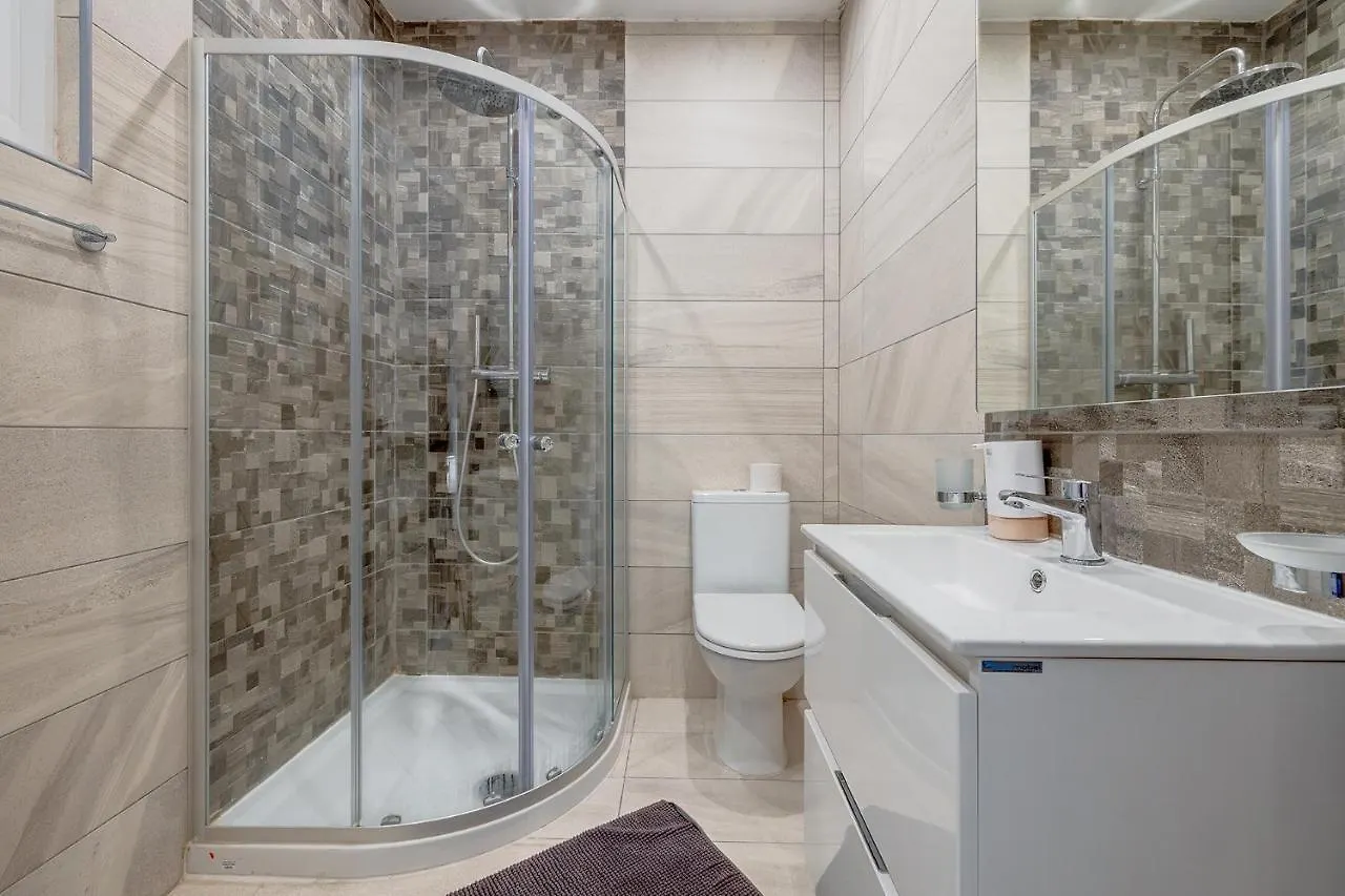 Apartment Contemporary 1Br Apartment, Central Location Sliema Malta