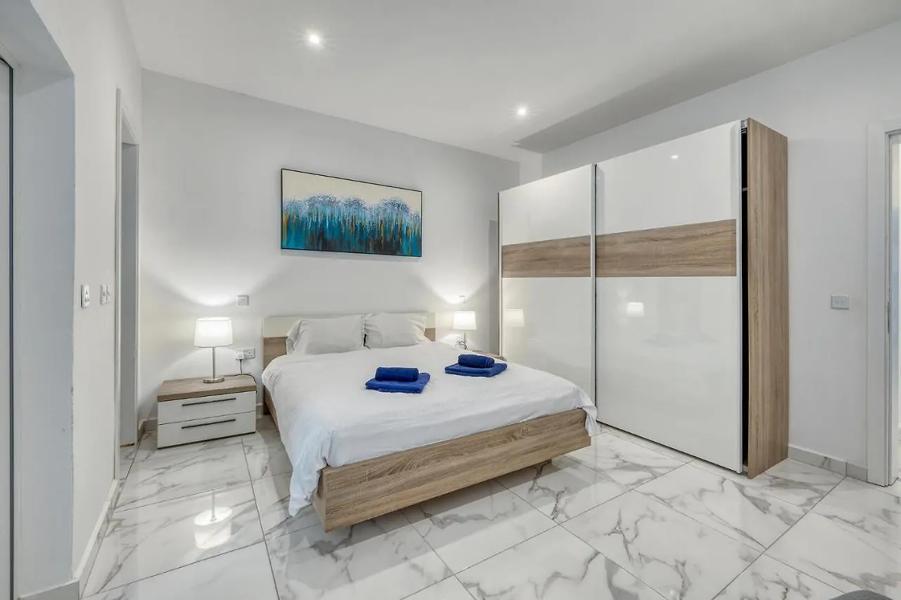 Apartment Contemporary 1Br Apartment, Central Location Sliema